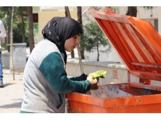 Hem Vicdanları Hem De Medyayı Kandırmış