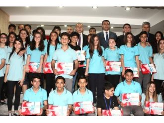 Adana’da 21 Bin 812 Öğrenci Ve Öğretmene Tablet Bilgisayar