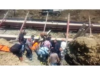 Göçük Altındaki İşçilerden Biri Kurtarıldı