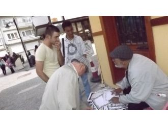 Herkesin İsmini Yazıyor, Ama Kendi İsmini Söylemiyor