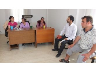 Burhaniye’de Zihinsel Engelli Gençlere Tiyatro Eğitimi