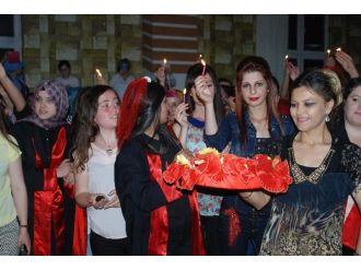Tokat’ta Üniversite Öğrencilerine Mezuniyet Kına Gecesi