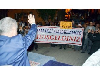 Ak Partili Berber Akhisar’da ‘Sayın Bakanım’ Pankartıyla Karşılandı