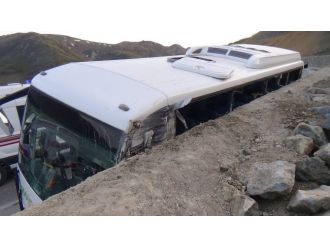 Kur’an Kursu Öğrencilerini Taşıyan Otobüs Kaza Yaptı: 23 Yaralı