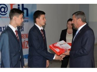 Kütahya’da Fatih Projesi Tablet Dağıtım Töreni