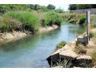 Antalya’da Sulama Kanalına Giren Çocuk Ölümden Döndü
