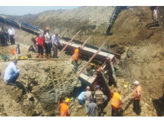 Göçük Altında Kalan 1 İşçiye Daha Ulaşıldı