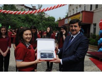 Trabzon’da Fatih Projesi Kapsamında Tablet Dağıtıldı
