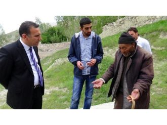 Harabe Evde Yaşayan Emer Amcaya Sahip Çıkıldı