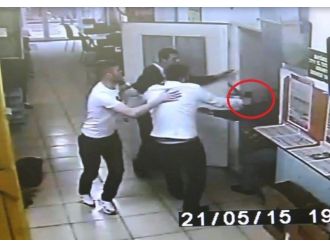 Silahını Çekerek Baba Ve Oğlunu Darp Eden Şahıs Tutuklandı