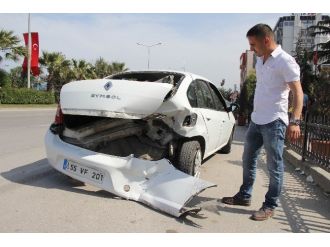 Otomobil Geri Geri Gelen Araca Çarptı: 1 Yaralı