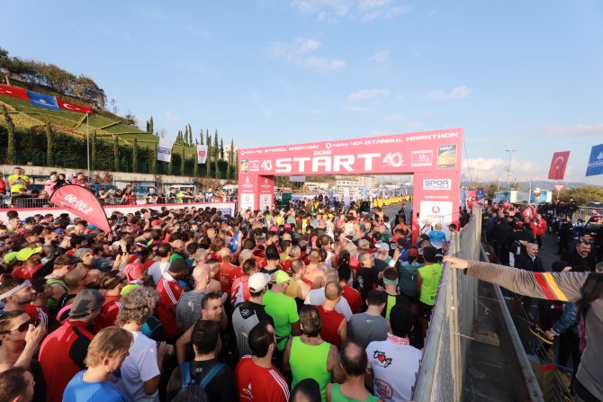1545552120_vodafone_istanbul_maratonu_start_1.jpg