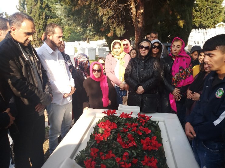 Müslüm Gürses mezarı başında dualarla anıldı
