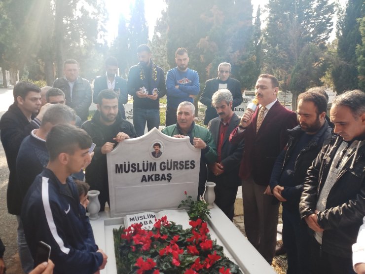 Müslüm Gürses mezarı başında dualarla anıldı