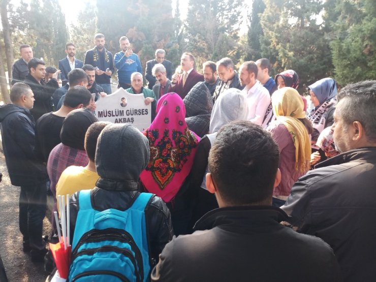 Müslüm Gürses mezarı başında dualarla anıldı