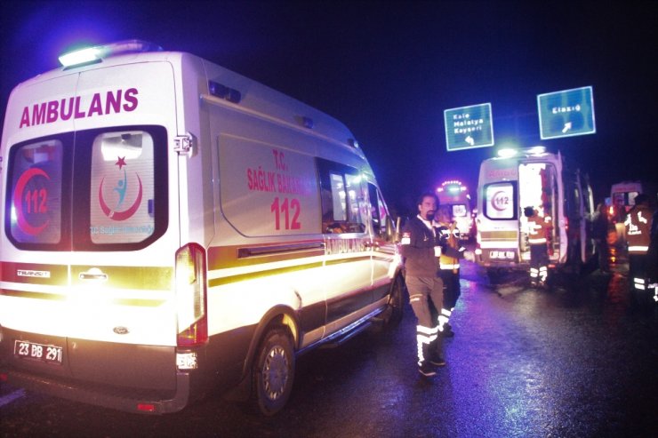 Elazığ’da midibüs şarampole uçtu: 17 yaralı