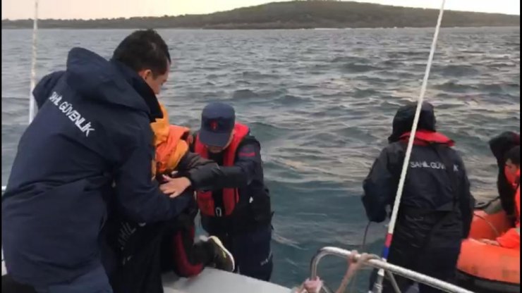 Ege'de 40 göçmenden 10 göçmen kurtarıldı