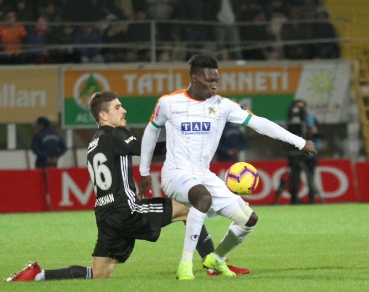 Aytemiz Alanyaspor sahasında Beşiktaş ile 0-0 berabere kaldı