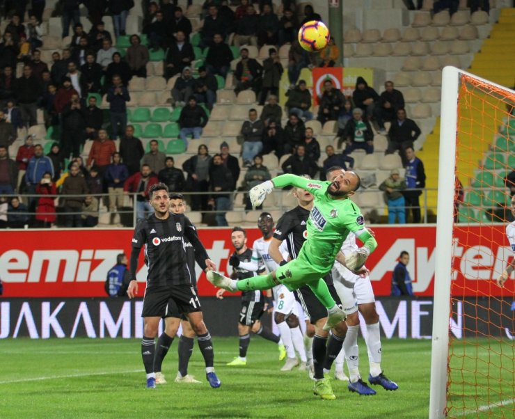 Aytemiz Alanyaspor sahasında Beşiktaş ile 0-0 berabere kaldı