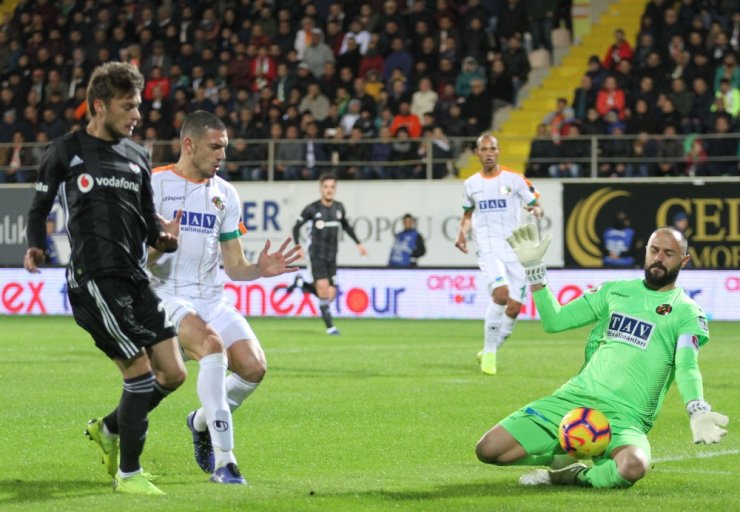 Aytemiz Alanyaspor sahasında Beşiktaş ile 0-0 berabere kaldı