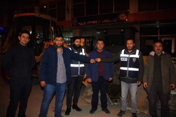 Kahramanmaraş'ta polis kepçenin peşine düştü