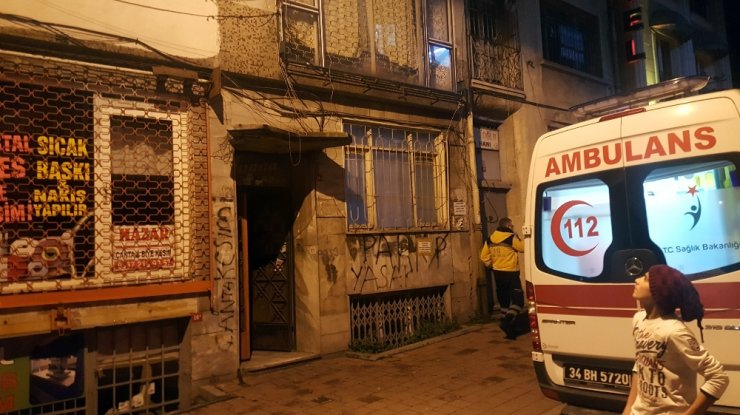 Karı koca evlerinde ölü bulundu