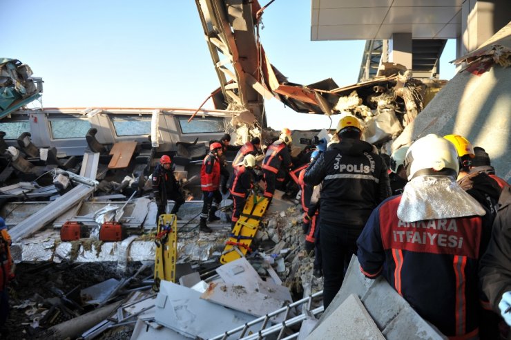 Hızlı tren kazasında öü sayısı 9’a yükseldi