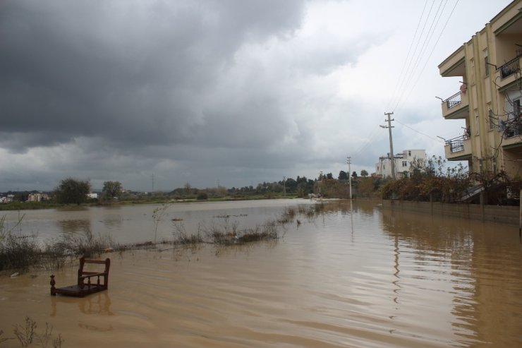 Böyle felaket görülmedi! Dere ve kanallar taştı