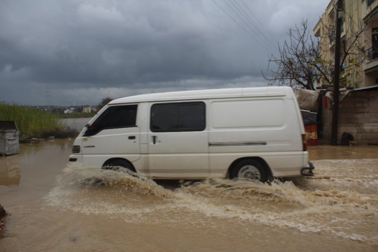 Böyle felaket görülmedi! Dere ve kanallar taştı