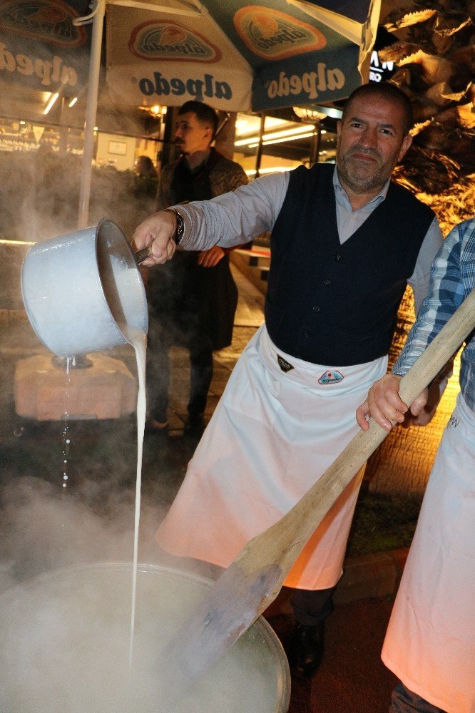 Kahramanmaraş’ta sıcak salep vatandaşın içini ısıttı