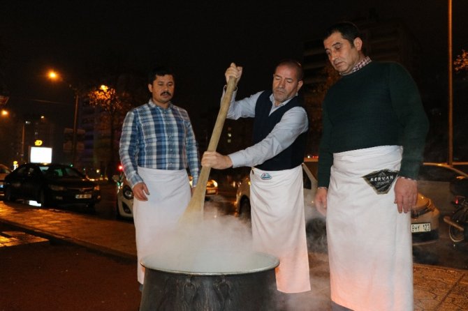 Kahramanmaraş’ta sıcak salep vatandaşın içini ısıttı