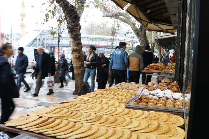 Maraş çöreği için Adana'dan geliyorlar