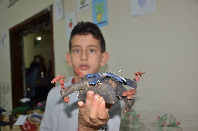 Şekerpancarından drone, biçerdöver, traktör gibi oyuncaklar yaptılar