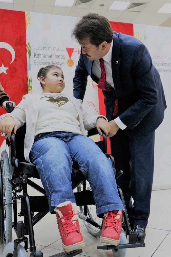 Kahramanmaraş’ta 67 engelliye tekerlekli sandalye hediye edildi