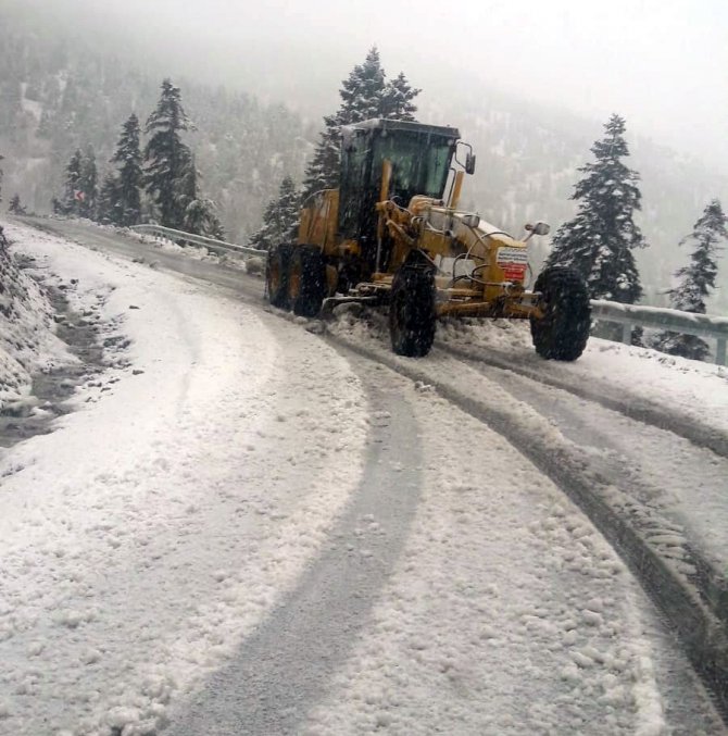 Göksun ilçesinde okullar kar yağışı nedeniyle tatil edildi