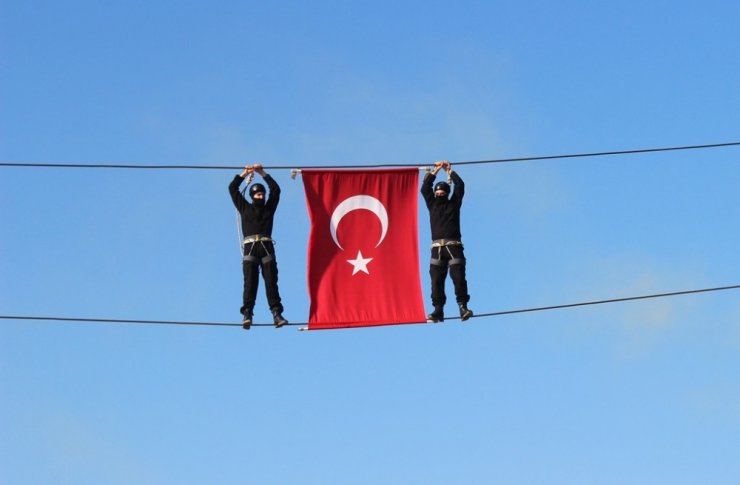 Astsubaylar solukları kesti