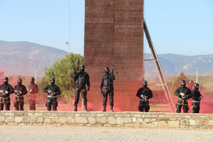 Astsubaylar solukları kesti