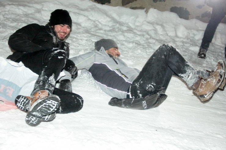 Hem kaydılar hem ıslandılar