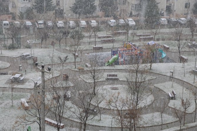 Kahramanmaraş güne kar ile uyandı