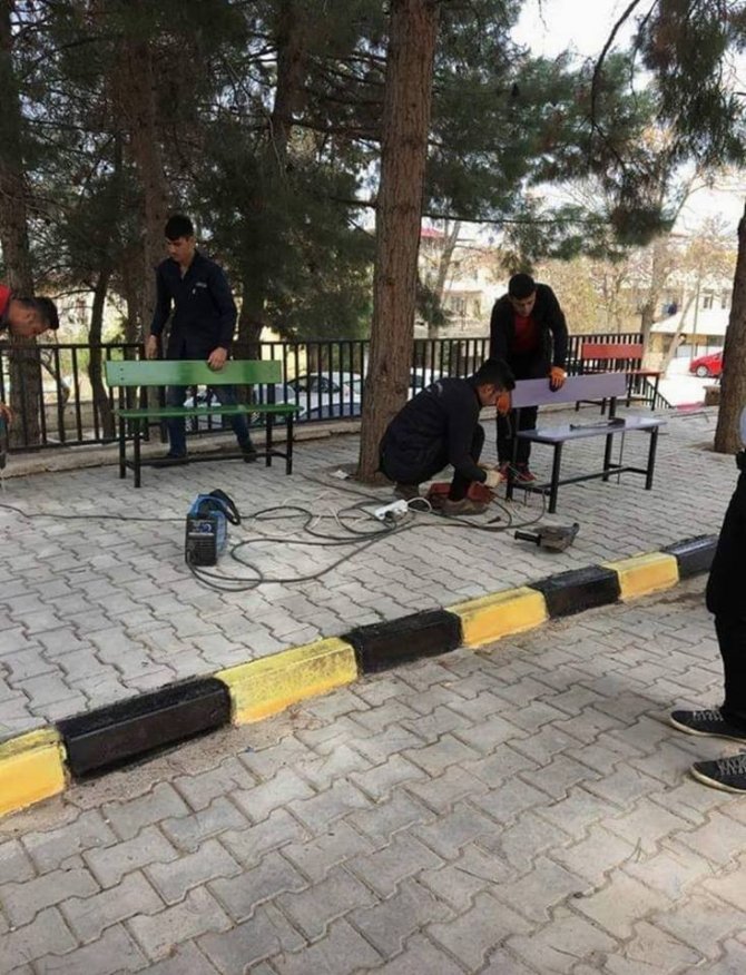 Meslek lisesi öğrencileri köy okullarında maharetlerini konuşturdular