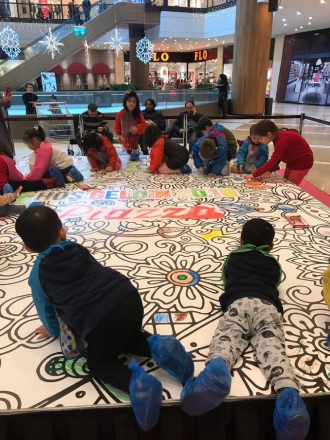 Minikler mandala boyama etkinliğinde yeteneklerini keşfetti