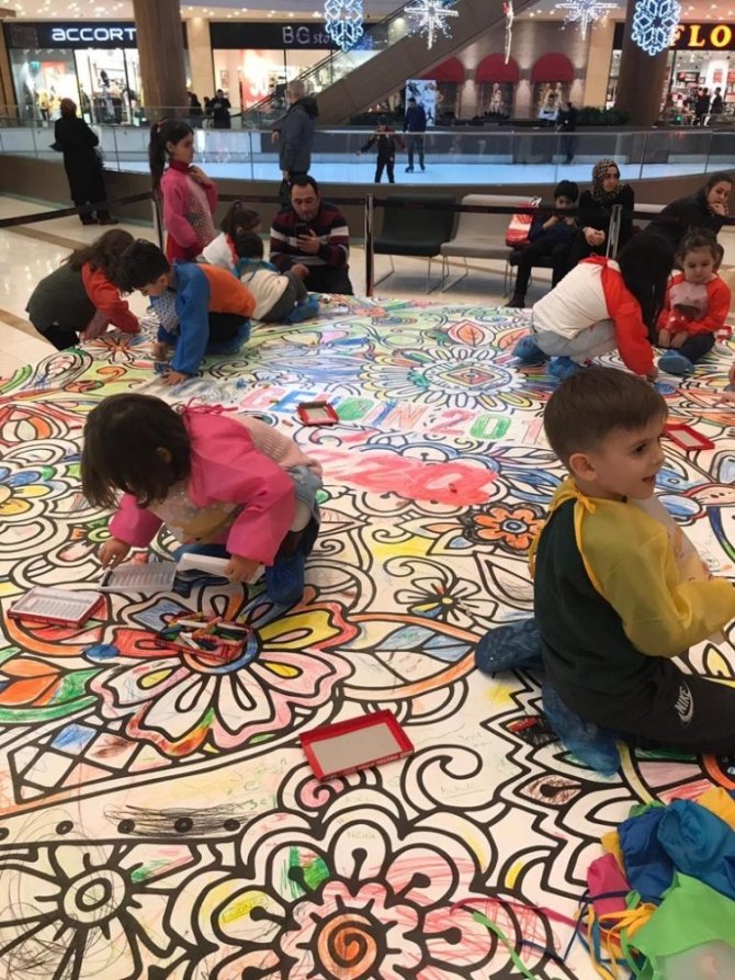Minikler mandala boyama etkinliğinde yeteneklerini keşfetti