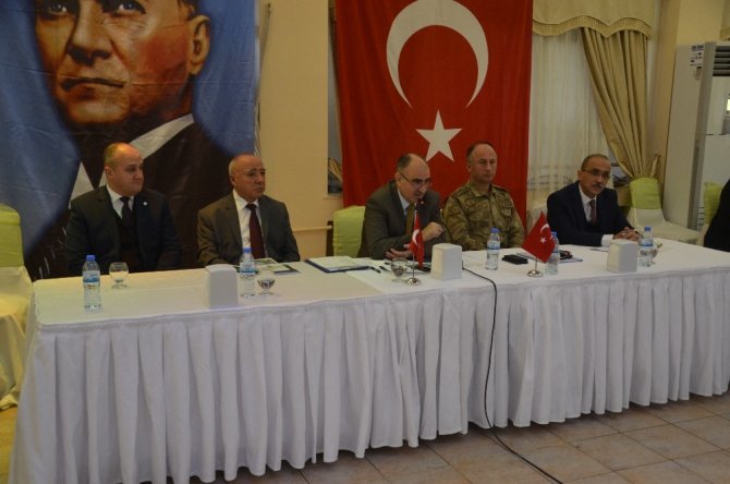 Vali Özkan uyuşturucu ile nasıl mücadele edileceğini anlattı