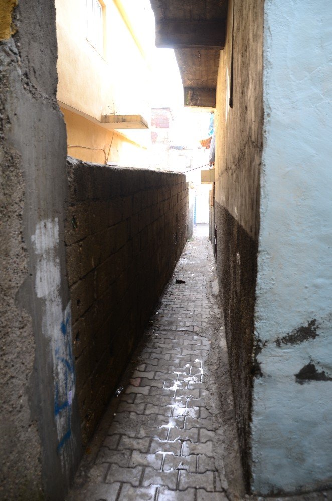 Türkiye’nin en dar sokağı görenleri hayrete düşürüyor