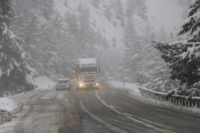 Kahramanmaraş-Kayseri yolunda birçok araç yolda kaldı