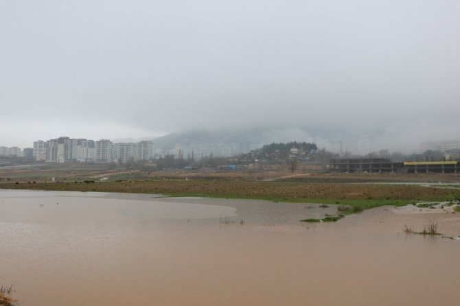 Kahramanmaraş’ta yollar göle döndü!