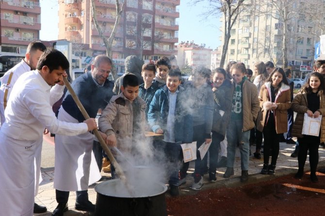 Çocuklara karne hediyesi salep ve dondurma oldu!