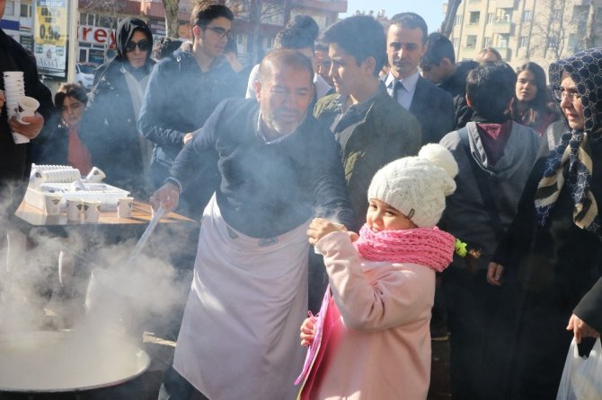 Çocuklara karne hediyesi salep ve dondurma oldu!