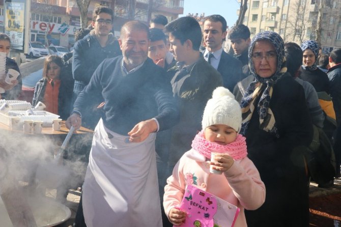 Çocuklara karne hediyesi salep ve dondurma oldu!