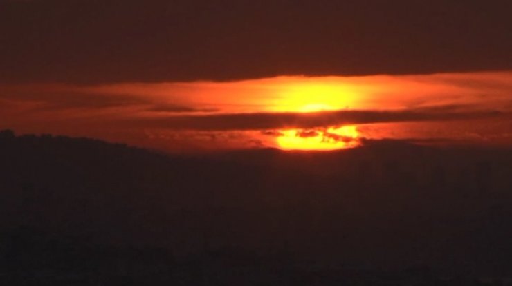 İstanbul’da gün doğumu kameralara yansıdı